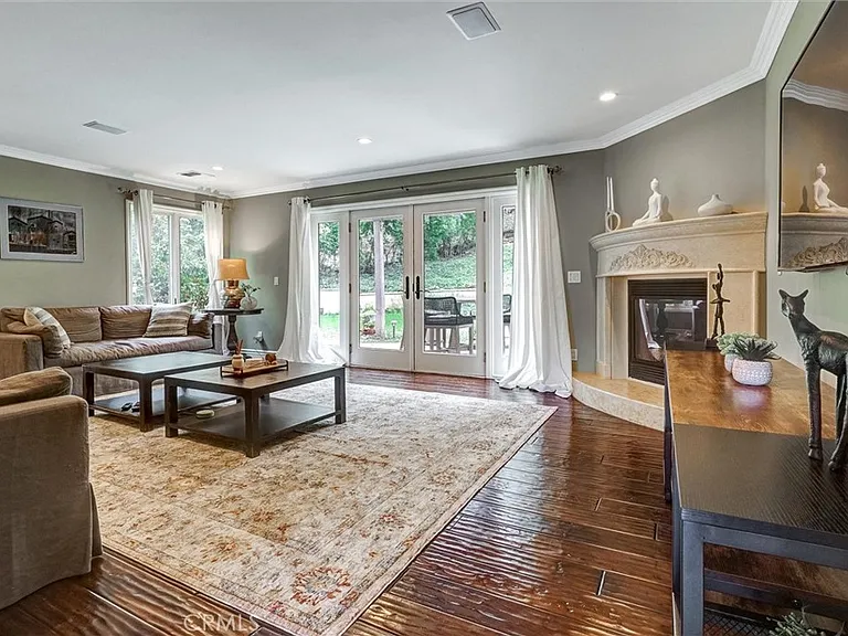 4751 Topeka Dr — Photo 22