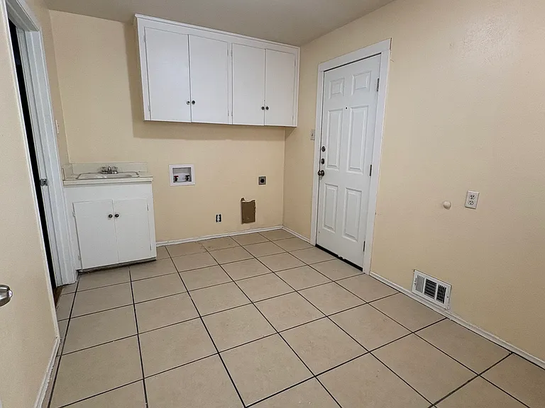 615 Oak Forest Dr — Photo 27