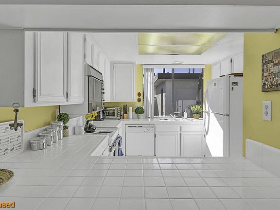 3rd image of 36 San Sebastian Dr