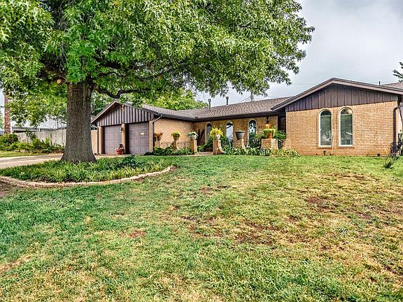 3rd image of 8705 Lakeaire Dr