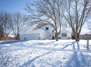 16311 Griffon Trl, Lakeville, MN 55044