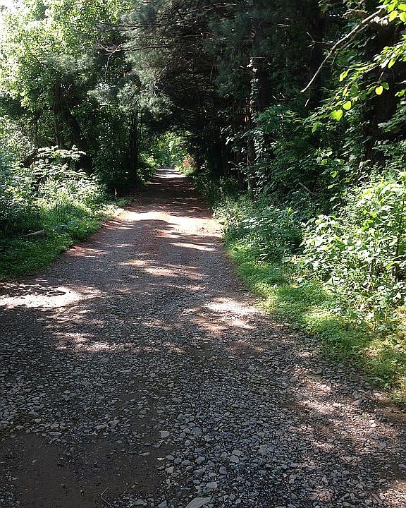 2nd image of 2710B Monument Rd