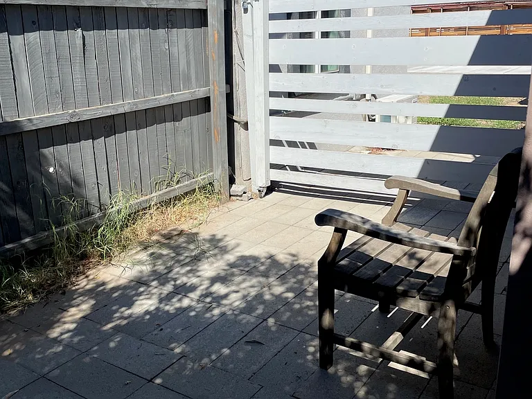 1050 E Fairmount Ave — Photo 10