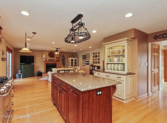 4th image of 567 Cortland Dr