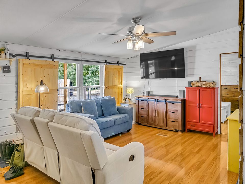 1st image of 262 Woodland Heights Rd