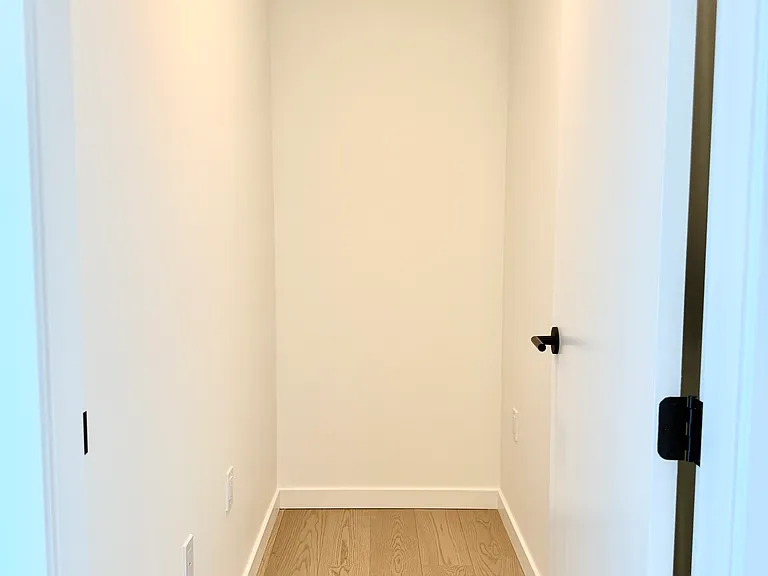 2488 Granville St — Photo 188