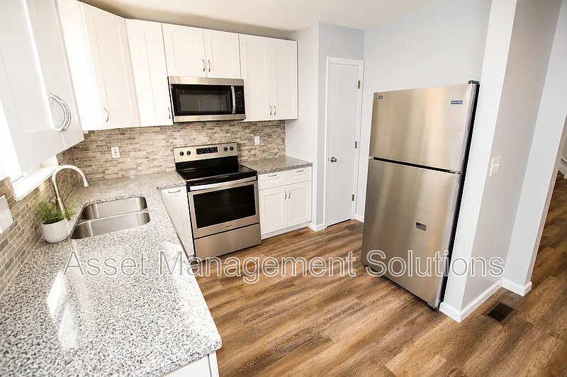 3 bed, 2.0 bath, 1243 sqft, $2,230 — Photo 4