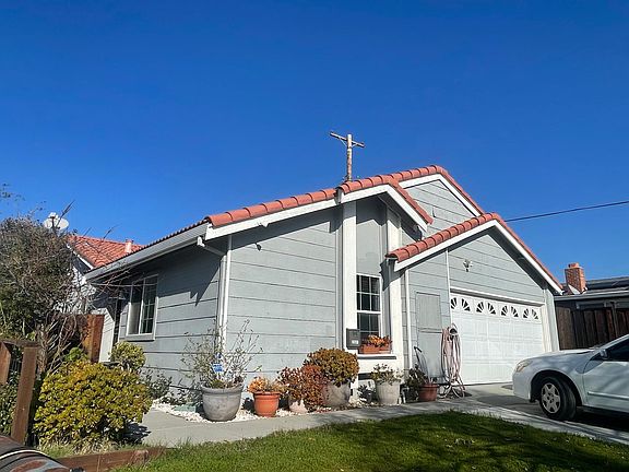 2nd image of 2329 Elkins Way