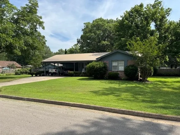 1042 Terrace St, Bolivar, TN 38008