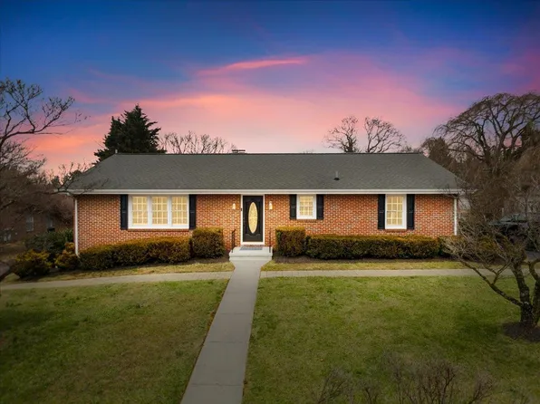 106 Miller St SE, Christiansburg, VA 24073