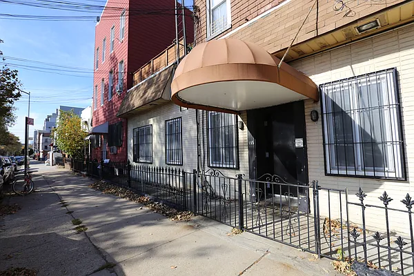 Rented by Target Realty Group | media 28