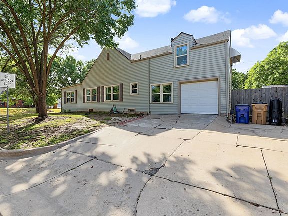 3rd image of 155 N Bleckley Dr