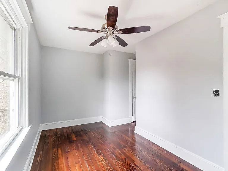 2307 Center St — Photo 38