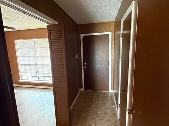 3rd image of 1108 Phyllis Dr