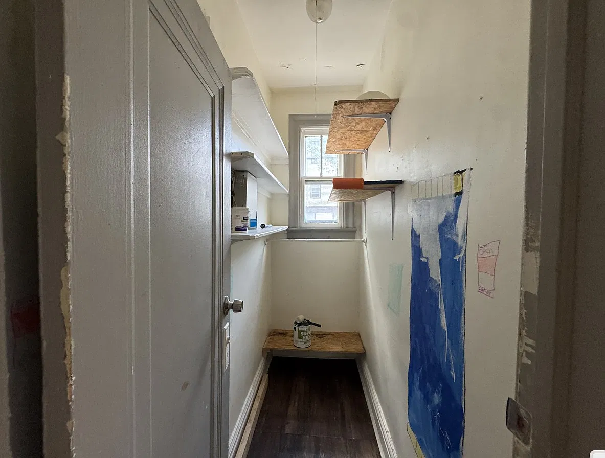 3 bed, 1000 sqft, $2,400 — Photo 3