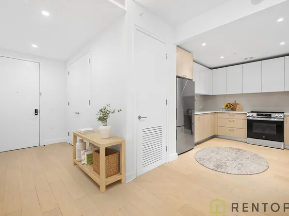 554 West 46th Street image 2 of 14