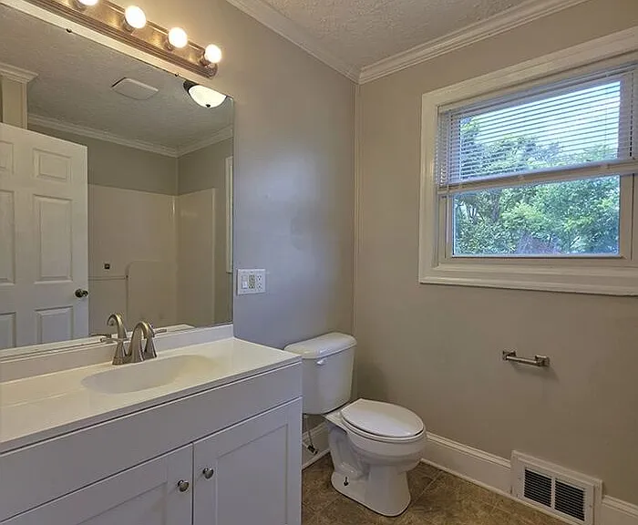 1310 Oakwood Ave — Photo 10