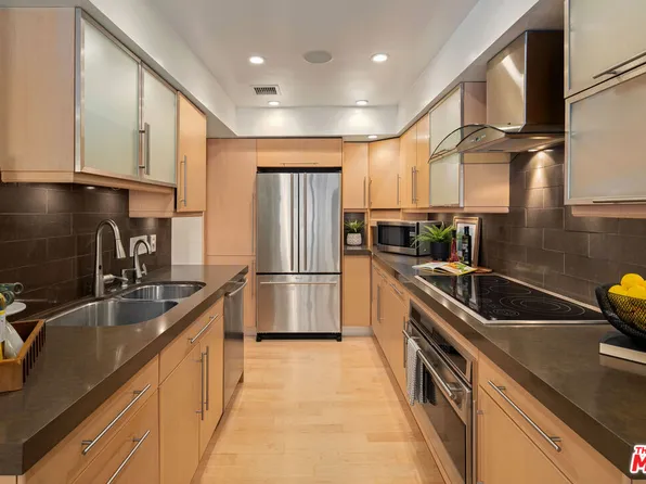 1221 N Kings Rd APT 307, West Hollywood, CA 90069
