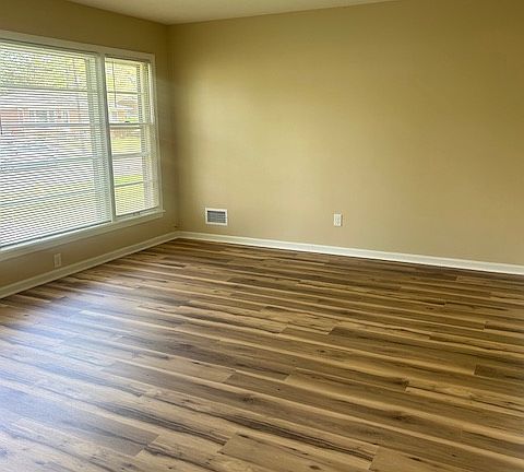 3rd image of 1806 Westmoorland Way