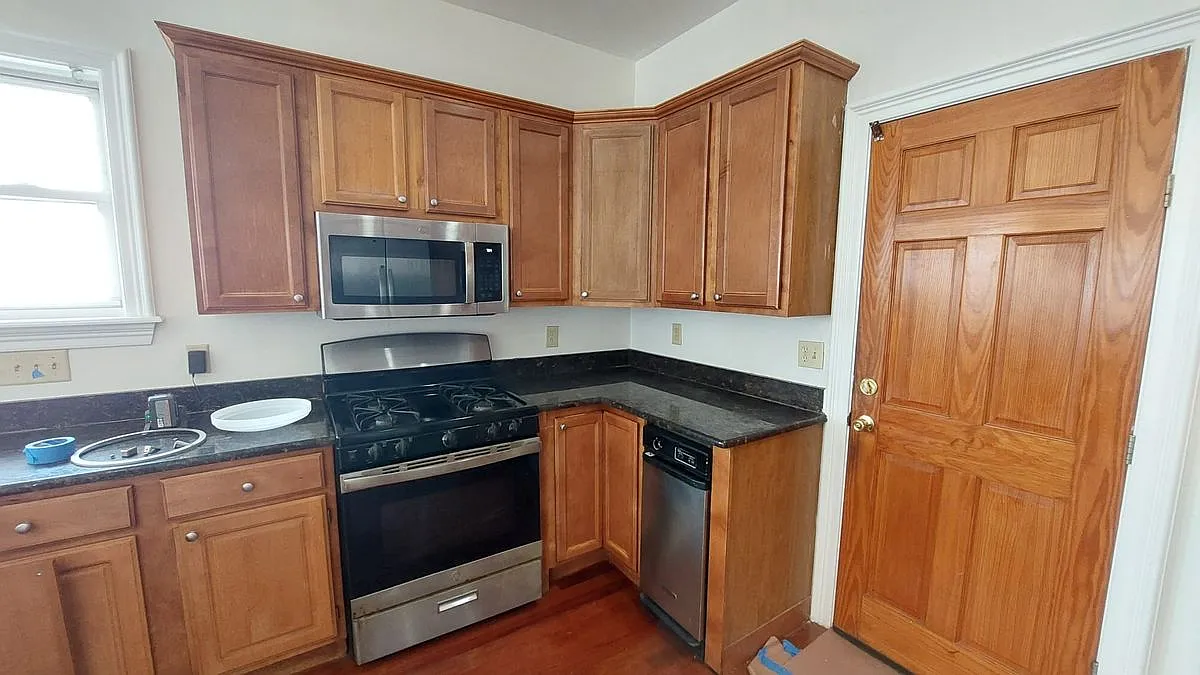 3 bed, 1.0 bath, 1024 sqft, $3,100 — Photo 4