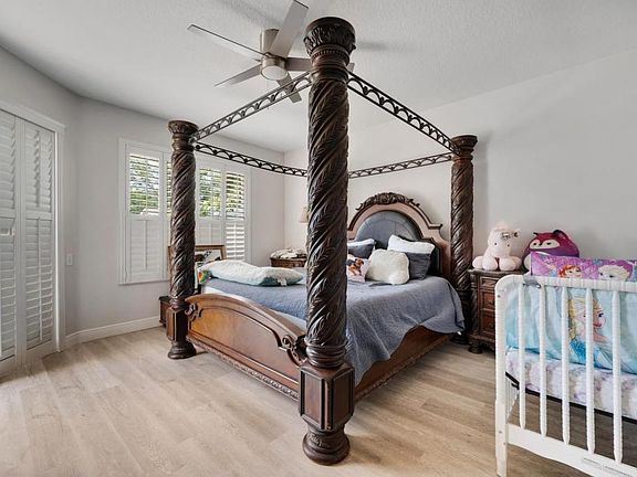 4th image of 510 Harbor Grove Cir