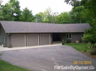 5914 Donegal Ln, Oconto Falls, WI 54154