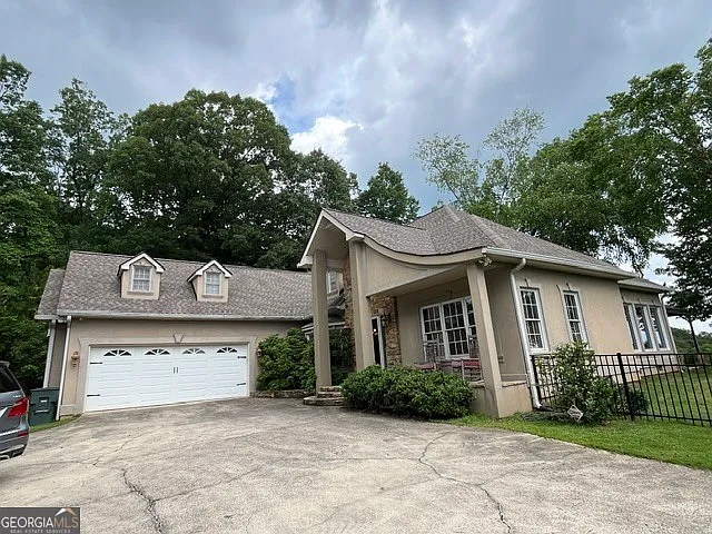 700 Old Lake Russell Rd