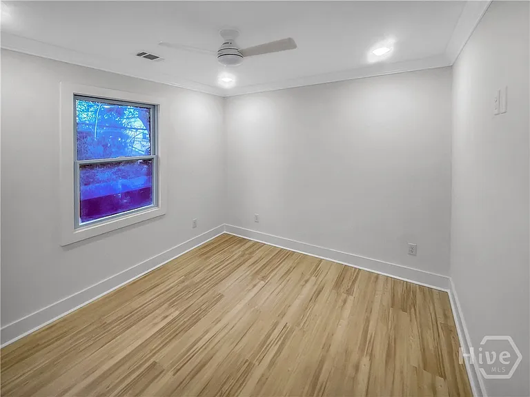 316 W 40th St #D — Photo 10
