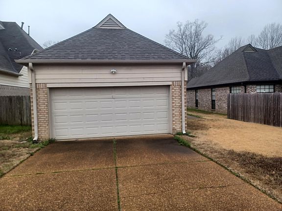 2nd image of 7958 Parkmont Dr