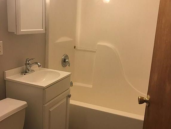 4th image of 4441 Queens Ave