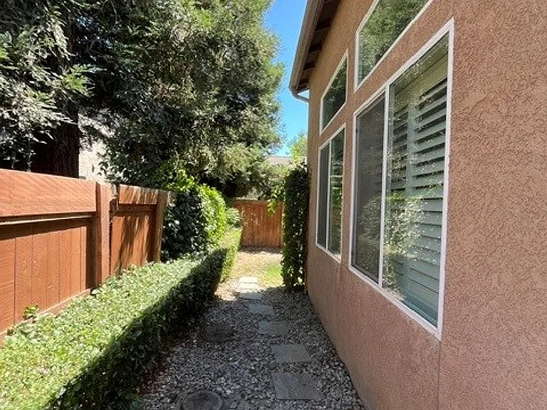 1534 N Oliveto Ct — Photo 27