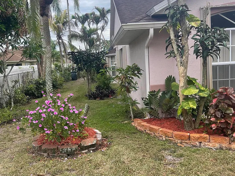 1538 SW Neptune Ave — Photo 4