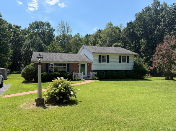 345 Charles Dr, Appomattox, VA 24522