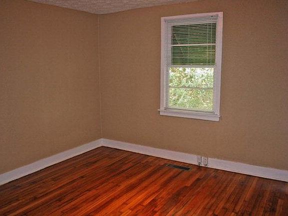 2nd image of 472 E Whitehall Rd