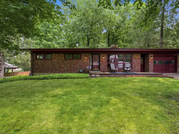 9218 Oak Ct, Pittsburgh, PA 15237