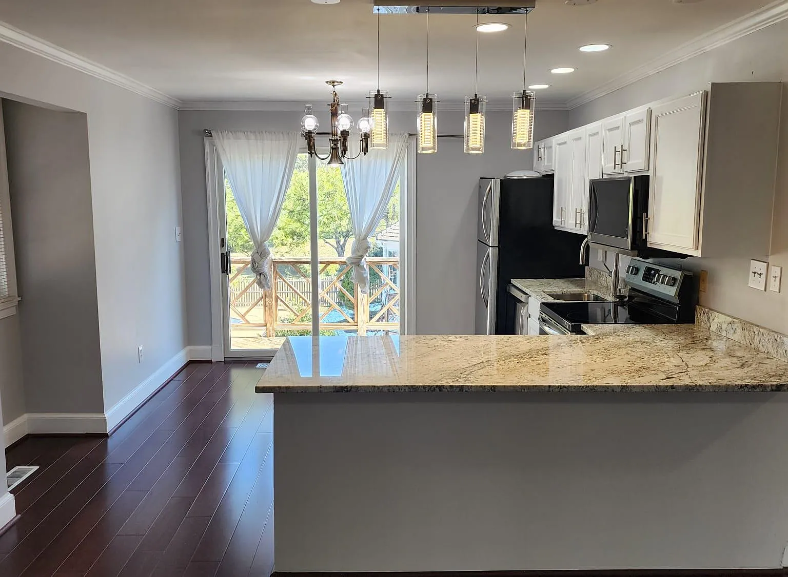 10725 River Rd — Photo 2