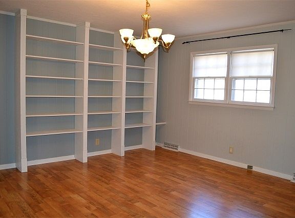 5th image of 70 West Dr