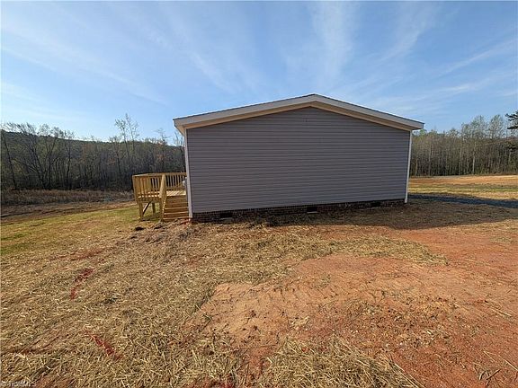 4th image of 779 Iron Mountain Rd