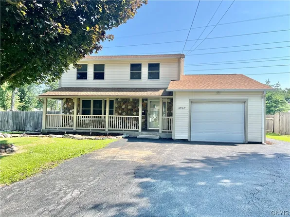 4967 Darien Dr, Liverpool, NY 13088