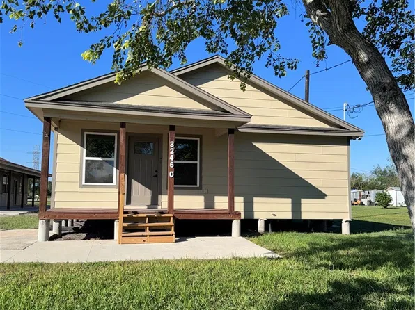 3246 Meadow Ln, Robstown, TX
