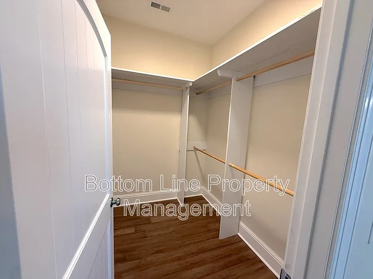 706 S Chester St — Photo 15