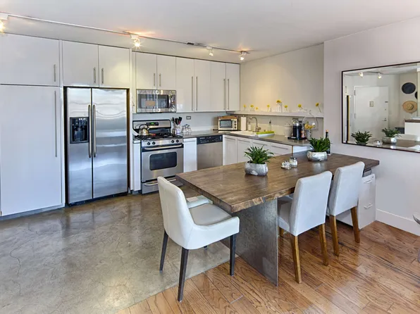 222 West 14th Street image 1 of 10