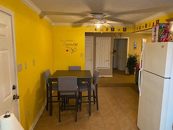 3rd image of 215 Yvonne Ln
