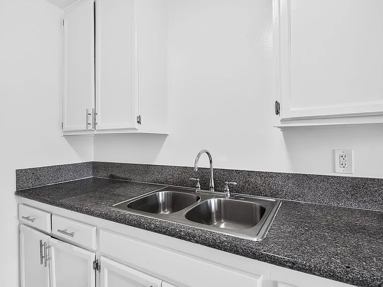 10227 S. 10th Ave. — Photo 16