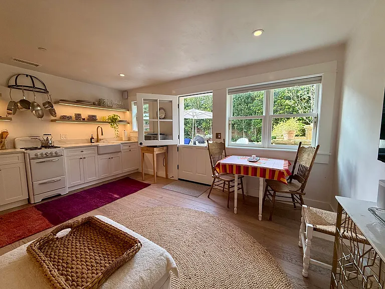 1703 Chapala St #B — Photo 7