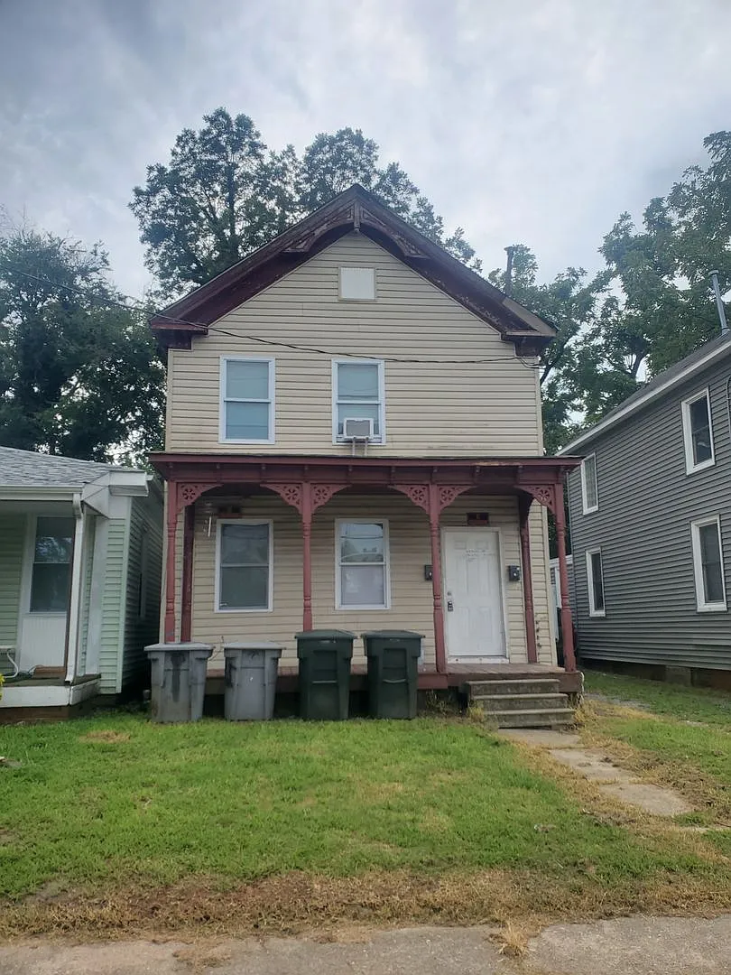 225 Lee St — Photo 1