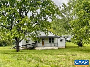 24 E 1st St, Craigsville, VA 24430