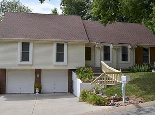 5804 NW Harris Dr, Kansas City, MO 64152