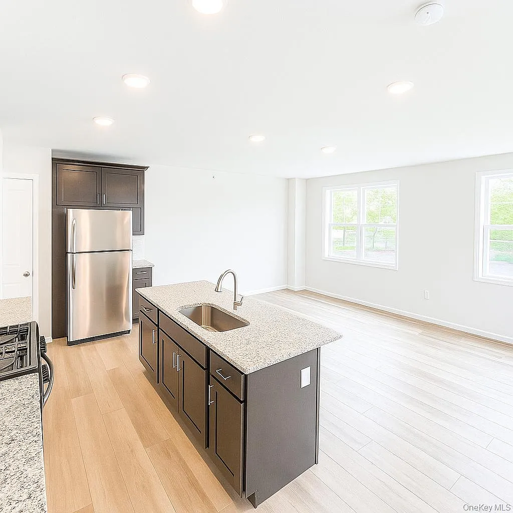 Building Photo - 417 Tower Ridge Cir