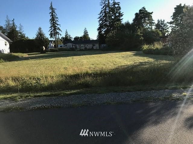 2nd image of 1914 Edgewood Dr